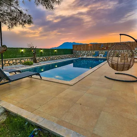 Gasthuis Serene Retreat With Private Pool In Ka, Trkiye Kaş