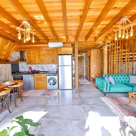 Serene Retreat With Private Pool In Ka, Trkiye 게스트하우스 4*