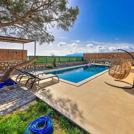 Gasthuis Serene Retreat With Private Pool In Ka, Trkiye